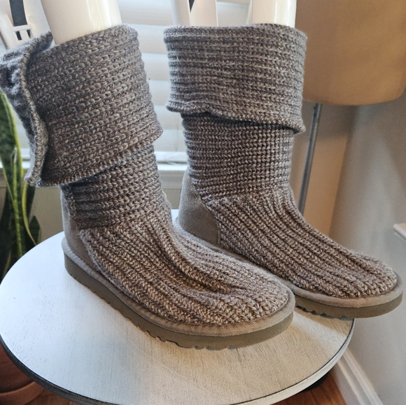 Ugg Classic Cardi Boot - Picture 1 of 13